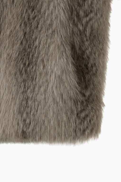 https://img.benettonmall.com/PARTS/KS/26F/SALEE5661ED_MB_D4.jpg?cb=1789410927