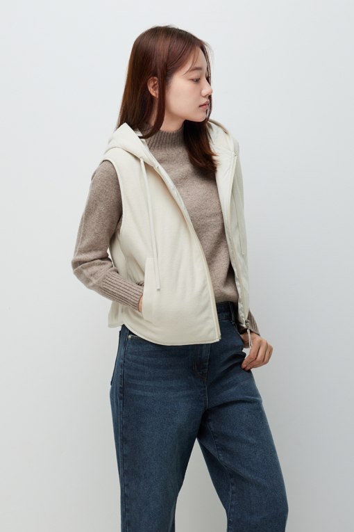 https://img.benettonmall.com/PARTS/KS/26F/SAPDE1661CR_MB_M1.jpg?cb=1789410927