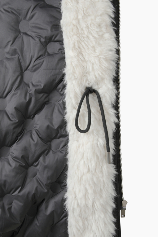 https://img.benettonmall.com/PARTS/KS/26F/SAPDE6661DG_MB_D6.jpg?cb=1793028892
