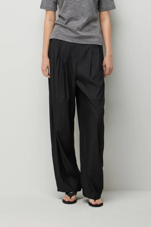 https://img.benettonmall.com/PARTS/KS/26F/SAPT02641DG_MB.jpg?cb=1785497529