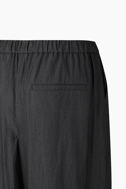 https://img.benettonmall.com/PARTS/KS/26F/SAPT02641DG_MB_D14.jpg?cb=1789410927