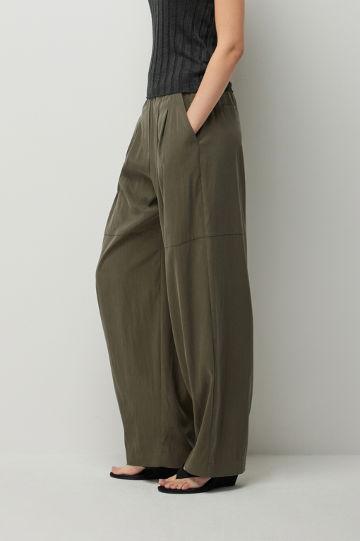 https://img.benettonmall.com/PARTS/KS/26F/SAPT02641KA_MB_D1.jpg?cb=1789410927