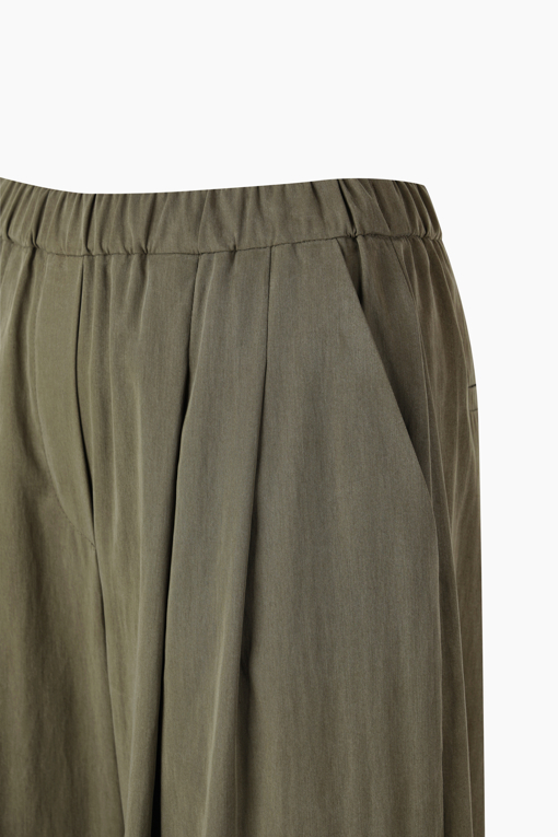 https://img.benettonmall.com/PARTS/KS/26F/SAPT02641KA_MB_D13.jpg?cb=1789410927