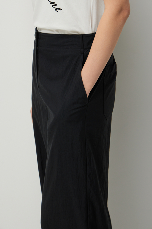 https://img.benettonmall.com/PARTS/KS/26F/SAPT05641BK_MB_D4.jpg?cb=1789983961