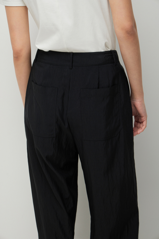 https://img.benettonmall.com/PARTS/KS/26F/SAPT05641BK_MB_D5.jpg?cb=1789983961