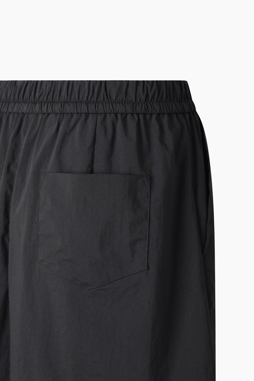 https://img.benettonmall.com/PARTS/KS/26F/SAPT07641BK_MB_D14.jpg?cb=1789410927