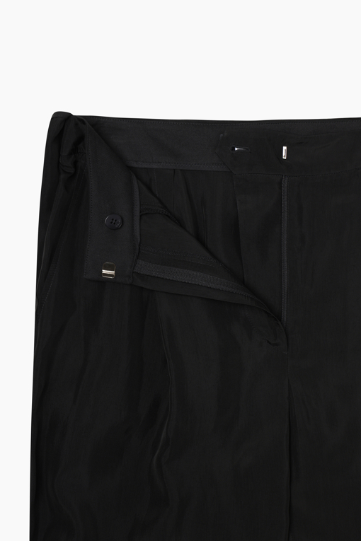 https://img.benettonmall.com/PARTS/KS/26F/SAPT08641BK_MB_D14.jpg?cb=1789410927