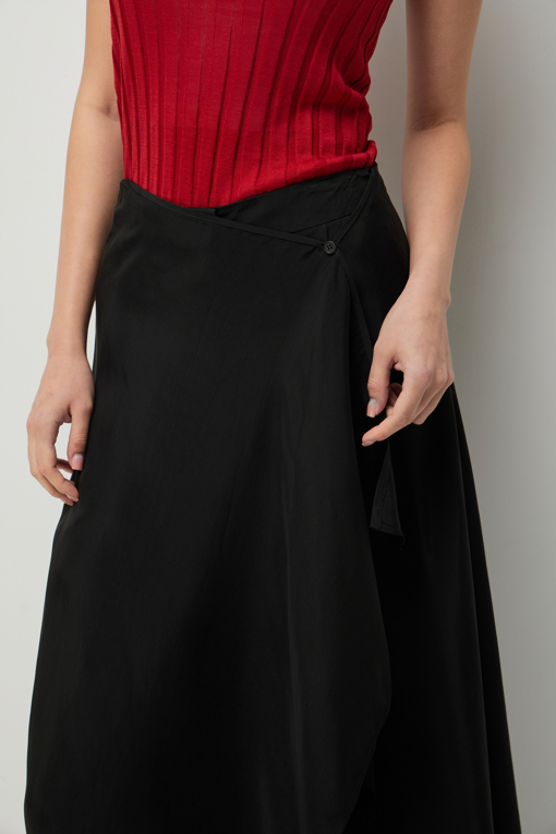 https://img.benettonmall.com/PARTS/KS/26F/SAPT08641BK_MB_D4.jpg?cb=1789410927