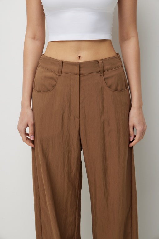 https://img.benettonmall.com/PARTS/KS/26F/SAPT09641BR_MB_D3.jpg?cb=1789410927