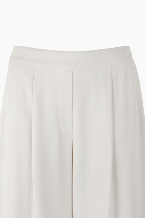 https://img.benettonmall.com/PARTS/KS/26F/SAPT10641BE_MB_D12.jpg?cb=1789410927