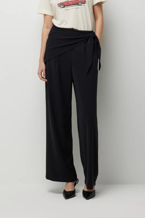 https://img.benettonmall.com/PARTS/KS/26F/SAPT10641BK_MB.jpg?cb=1785497529