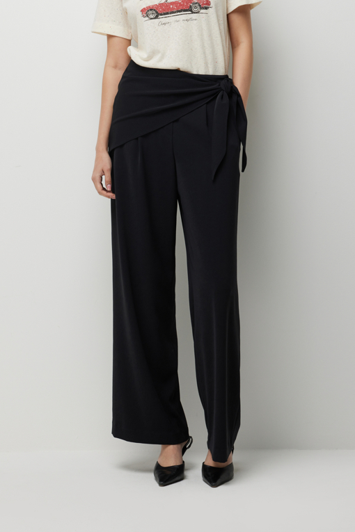 https://img.benettonmall.com/PARTS/KS/26F/SAPT10641BK_MB_D0.jpg?cb=1789410927