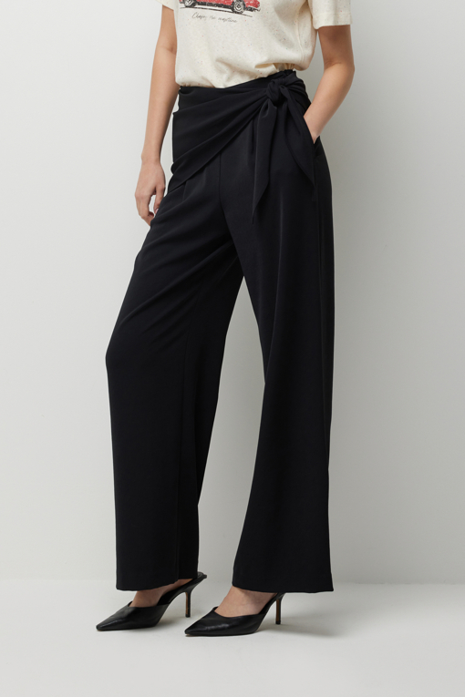 https://img.benettonmall.com/PARTS/KS/26F/SAPT10641BK_MB_D1.jpg?cb=1789410927
