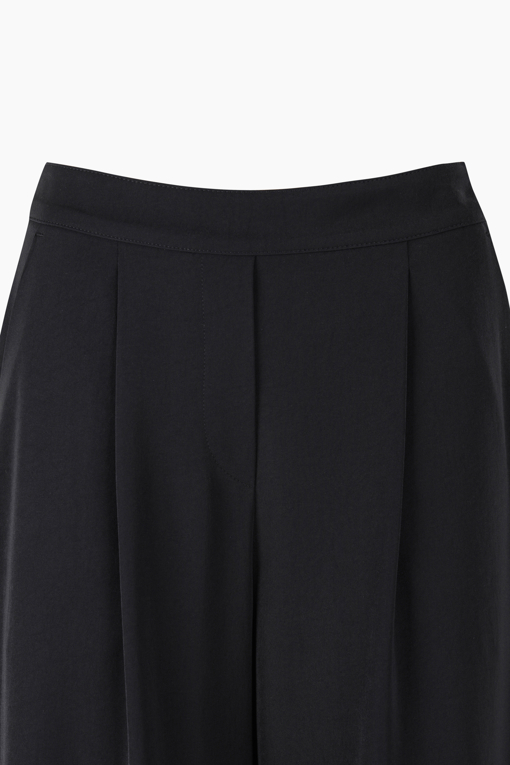 https://img.benettonmall.com/PARTS/KS/26F/SAPT10641BK_MB_D12.jpg?cb=1789410927