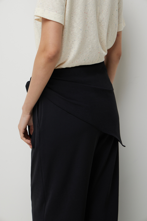 https://img.benettonmall.com/PARTS/KS/26F/SAPT10641BK_MB_D4.jpg?cb=1789410927