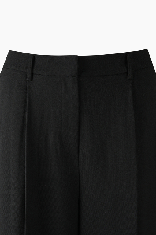 https://img.benettonmall.com/PARTS/KS/26F/SAPT31661BK_MB_D2.jpg?cb=1789983961