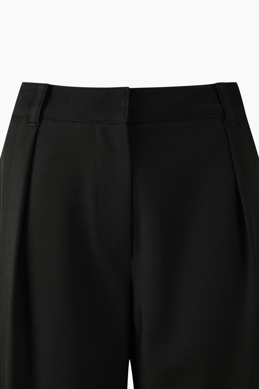 https://img.benettonmall.com/PARTS/KS/26F/SAPT32661BK_MB_D2.jpg?cb=1789983961