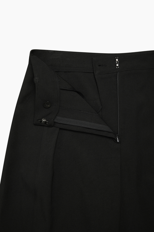 https://img.benettonmall.com/PARTS/KS/26F/SAPT32661BK_MB_D5.jpg?cb=1789983961