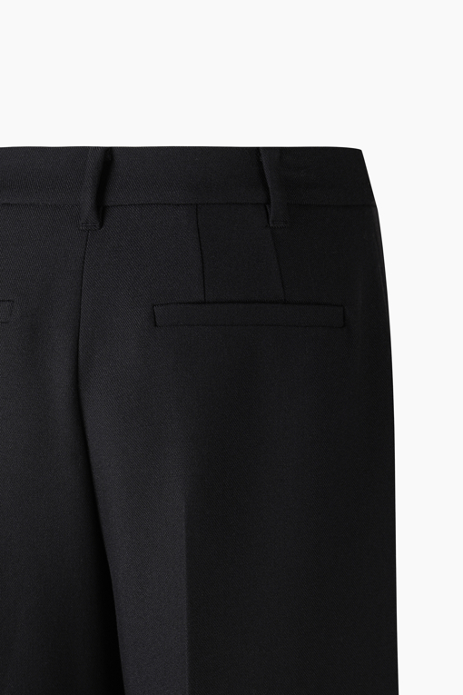 https://img.benettonmall.com/PARTS/KS/26F/SAPT33661BK_MB_D4.jpg?cb=1793028892