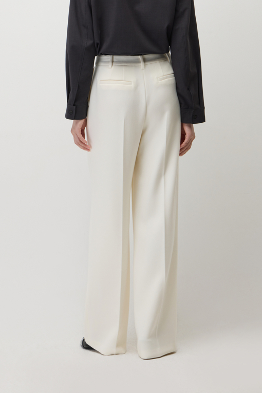 https://img.benettonmall.com/PARTS/KS/26F/SAPT33661IV_MB_M2.jpg?cb=1793028892
