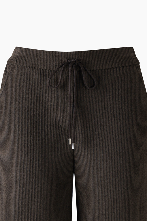 https://img.benettonmall.com/PARTS/KS/26F/SAPT40661DW_MB_D2.jpg?cb=1793028892