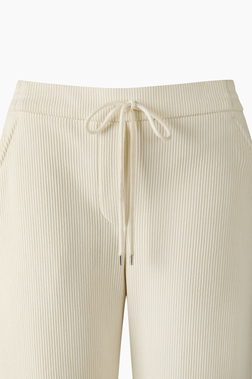 https://img.benettonmall.com/PARTS/KS/26F/SAPT40661IV_MB_D2.jpg?cb=1793028892