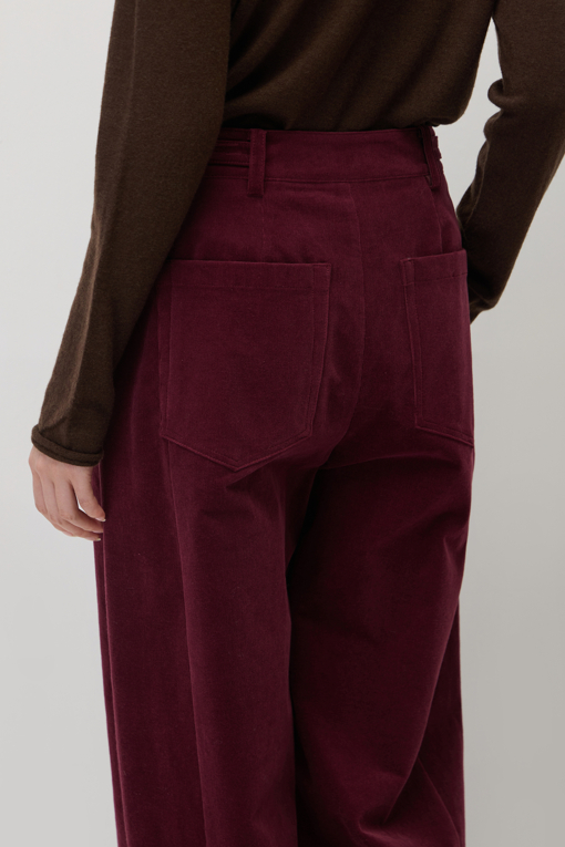 https://img.benettonmall.com/PARTS/KS/26F/SAPT41661WI_MB_M4.jpg?cb=1793028892