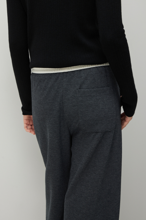 https://img.benettonmall.com/PARTS/KS/26F/SAPTE1641DG_MB_D4.jpg?cb=1787100377