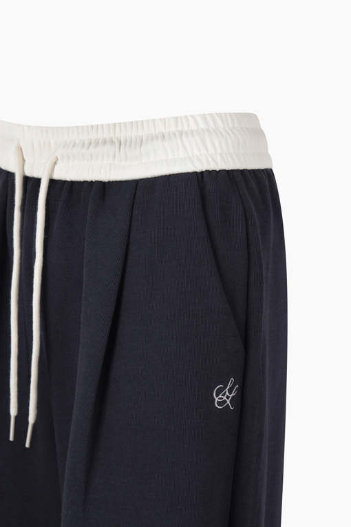 https://img.benettonmall.com/PARTS/KS/26F/SAPTE1641DN_MB_D13.jpg?cb=1787100377