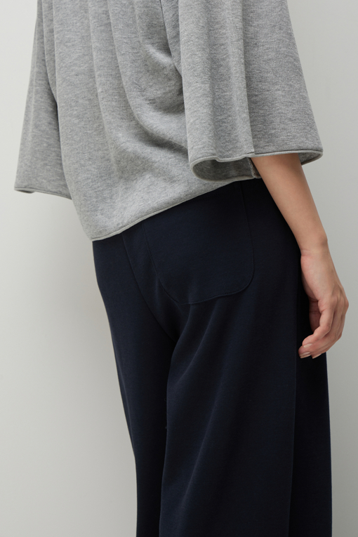 https://img.benettonmall.com/PARTS/KS/26F/SAPTE1641DN_MB_D4.jpg?cb=1787100377