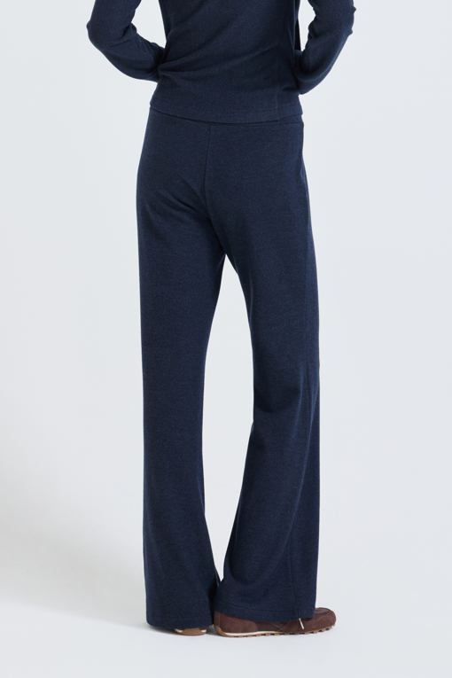 https://img.benettonmall.com/PARTS/KS/26F/SAPTE2661NY_MB_M2.jpg?cb=1792404559
