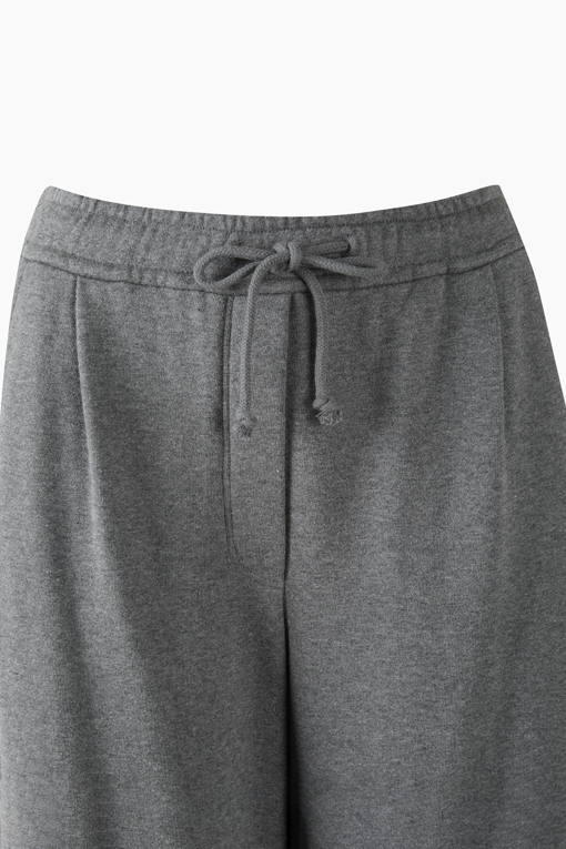 https://img.benettonmall.com/PARTS/KS/26F/SAPTE3661DG_MB_D2.jpg?cb=1792404559