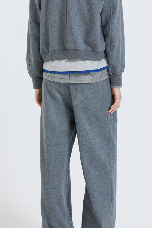 https://img.benettonmall.com/PARTS/KS/26F/SAPTE3661DG_MB_M1.jpg?cb=1792404559