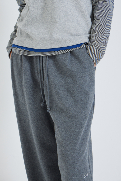 https://img.benettonmall.com/PARTS/KS/26F/SAPTE3661DG_MB_M3.jpg?cb=1792404559