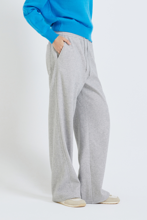 https://img.benettonmall.com/PARTS/KS/26F/SAPTE4661LG_MB_M1.jpg?cb=1792404559