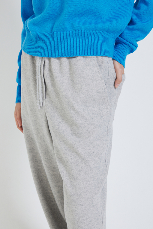 https://img.benettonmall.com/PARTS/KS/26F/SAPTE4661LG_MB_M3.jpg?cb=1792404559