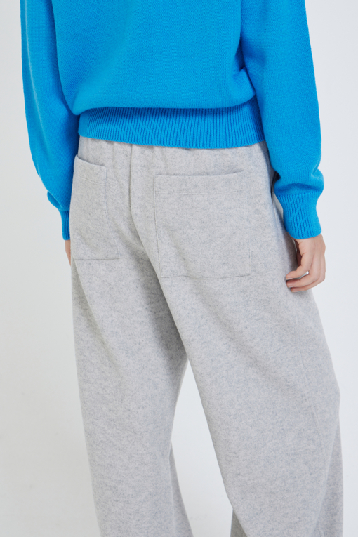 https://img.benettonmall.com/PARTS/KS/26F/SAPTE4661LG_MB_M4.jpg?cb=1792404559