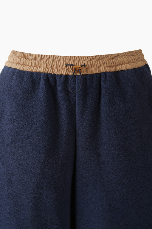 https://img.benettonmall.com/PARTS/KS/26F/SAPTE5661DN_MB_D2.jpg?cb=1792404559