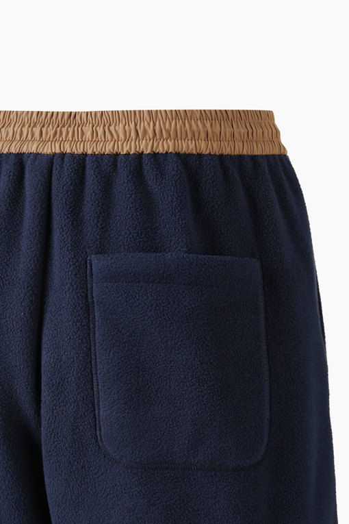 https://img.benettonmall.com/PARTS/KS/26F/SAPTE5661DN_MB_D4.jpg?cb=1792404559