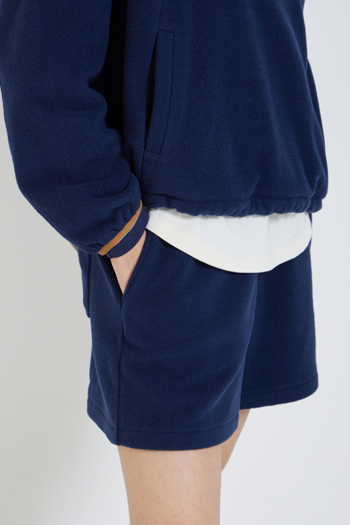 https://img.benettonmall.com/PARTS/KS/26F/SAPTE5661DN_MB_M3.jpg?cb=1792404559