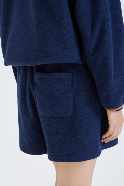 https://img.benettonmall.com/PARTS/KS/26F/SAPTE5661DN_MB_M4.jpg?cb=1792404559