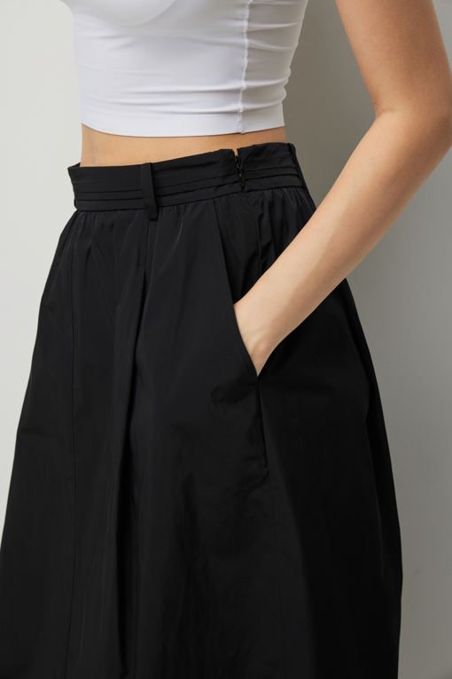 https://img.benettonmall.com/PARTS/KS/26F/SASK04641BK_MB_D3.jpg?cb=1789410927