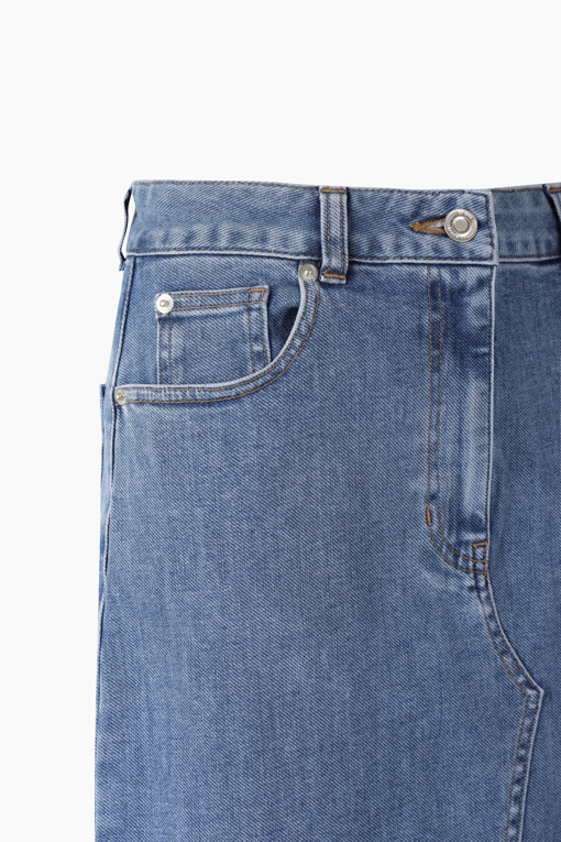 https://img.benettonmall.com/PARTS/KS/26F/SASK07641BL_MB_D3.jpg?cb=1785497529