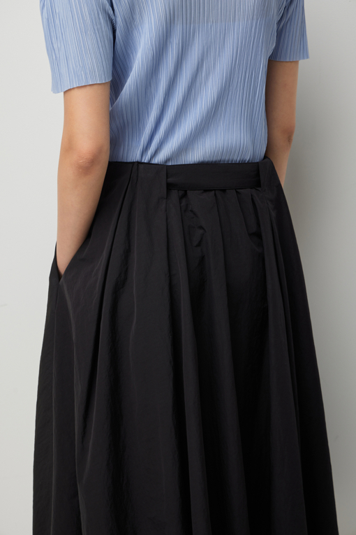 https://img.benettonmall.com/PARTS/KS/26F/SASK08641BK_MB_D4.jpg?cb=1789983961