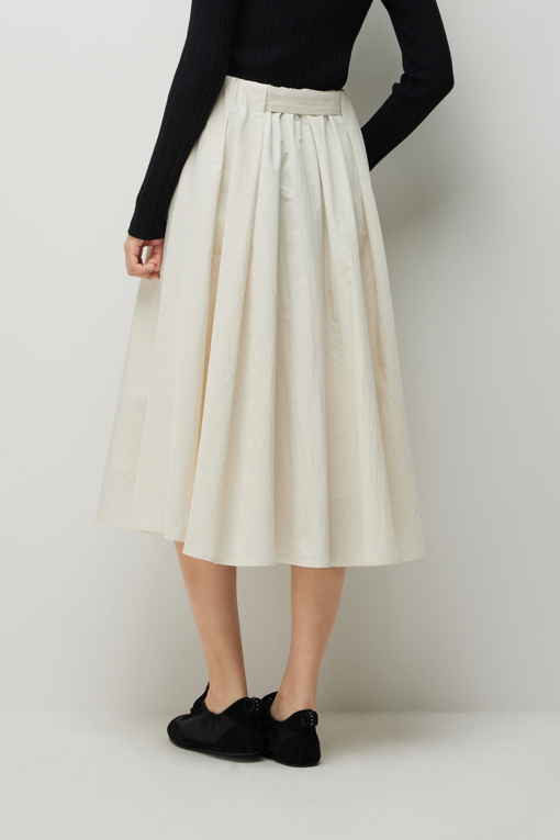 https://img.benettonmall.com/PARTS/KS/26F/SASK08641CR_MB_D2.jpg?cb=1789983961