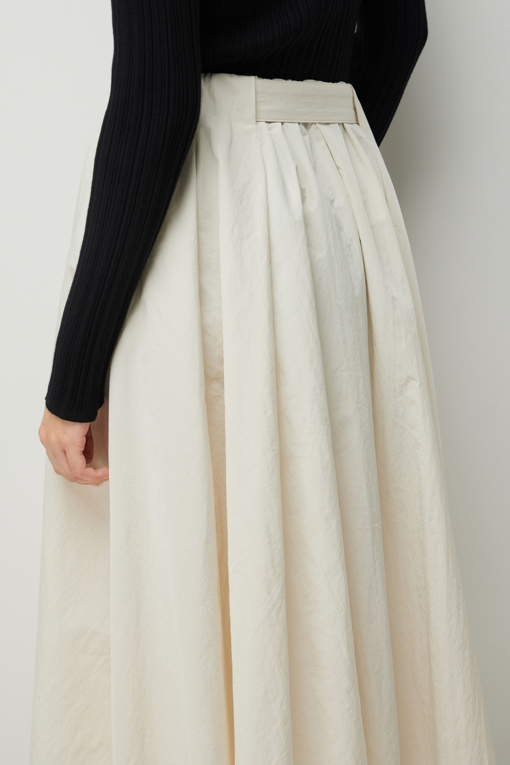 https://img.benettonmall.com/PARTS/KS/26F/SASK08641CR_MB_D4.jpg?cb=1789983961