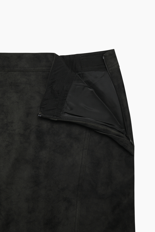 https://img.benettonmall.com/PARTS/KS/26F/SASK31661BK_MB_D5.jpg?cb=1789983961