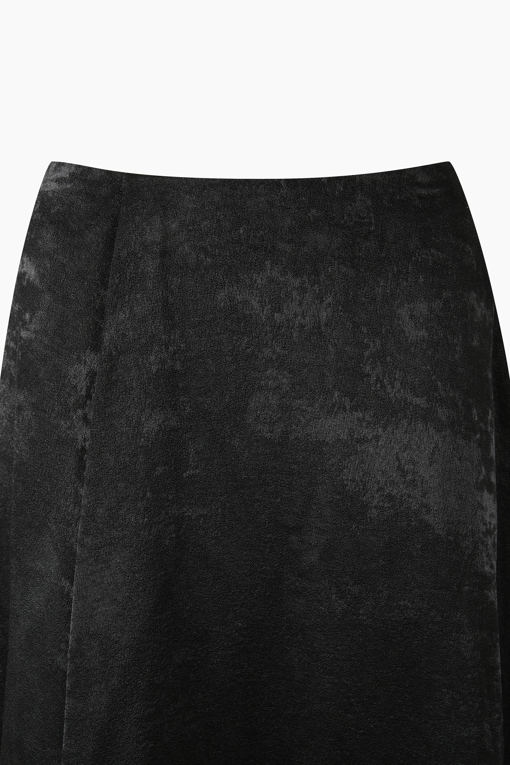 https://img.benettonmall.com/PARTS/KS/26F/SASK32661BK_MB_D2.jpg?cb=1789983961