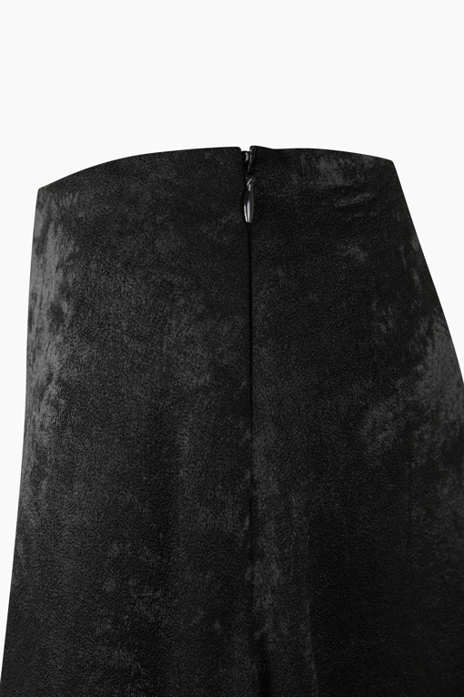 https://img.benettonmall.com/PARTS/KS/26F/SASK32661BK_MB_D3.jpg?cb=1789983961