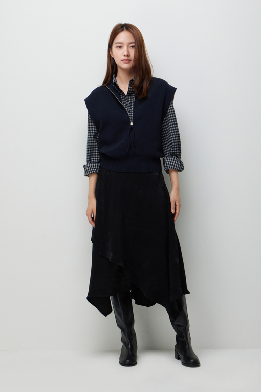 https://img.benettonmall.com/PARTS/KS/26F/SASK32661BK_MB_M5.jpg?cb=1789983961